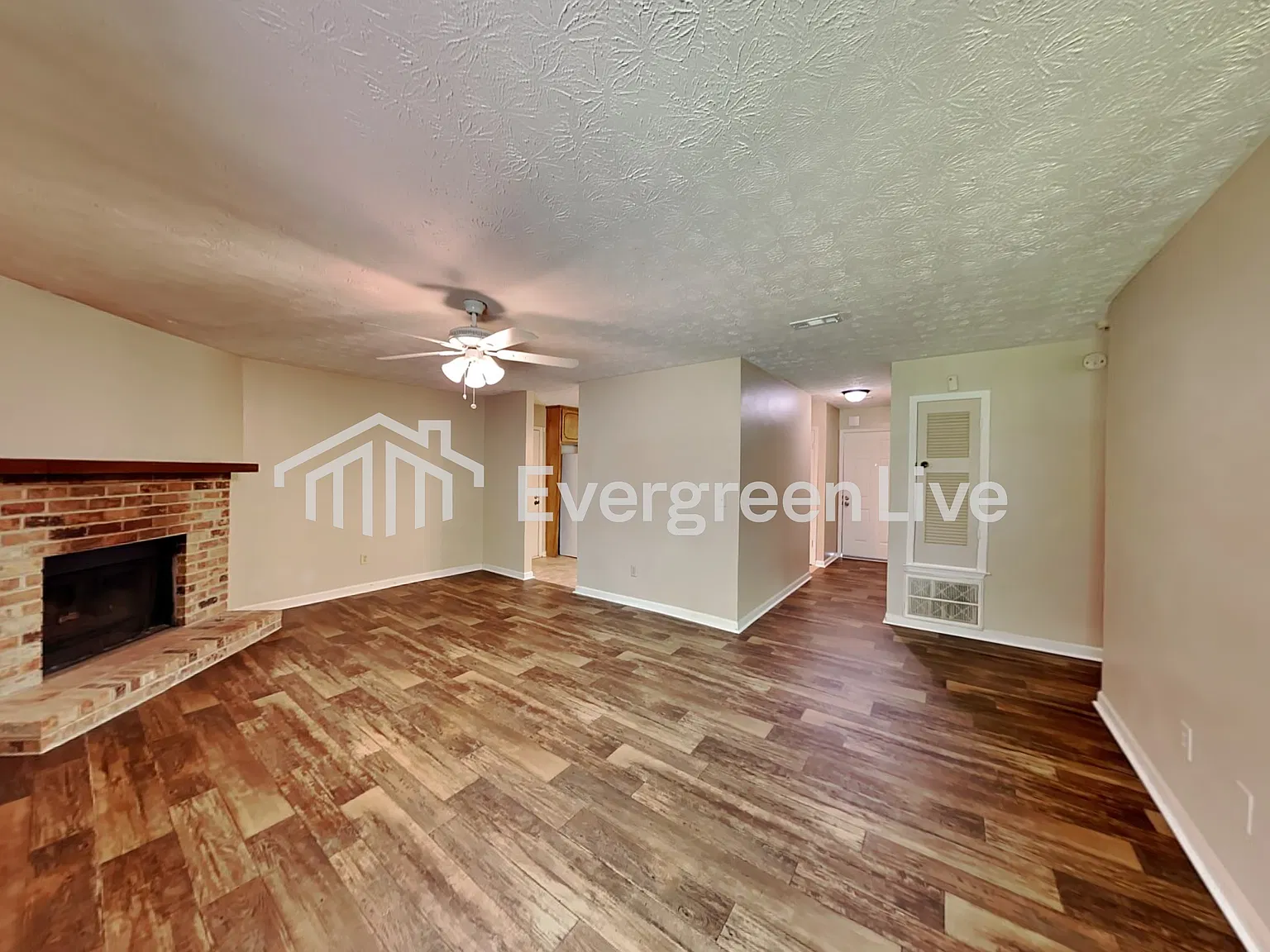 3 bed, 1.5 bath, 1198 sqft, $1,545 — Photo 2