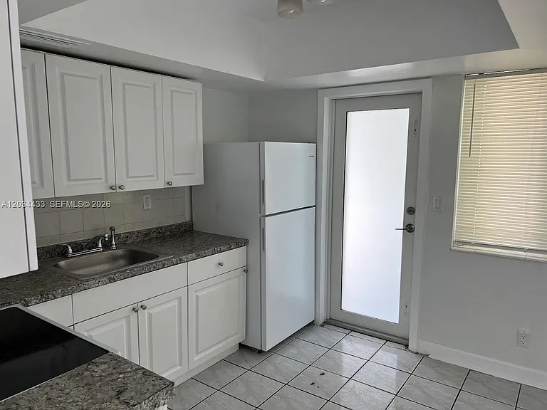 910 N 56th Ave #1 — Photo 5