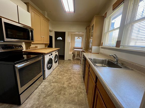 3rd image of 5031 11th Ave NE Unit A