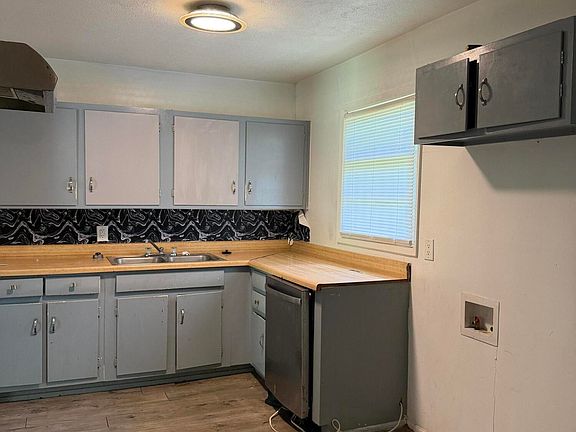 2nd image of 2745 Marydale Dr