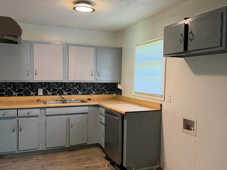 2745 Marydale Dr — Photo 2