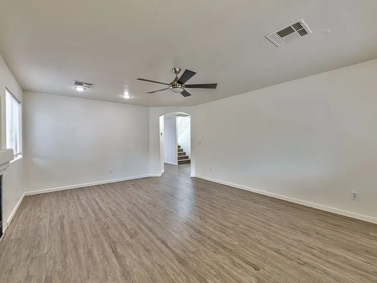 949 Medina De Leon Ave — Photo 3