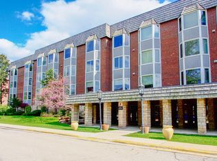2500 Windsor Mall APT 3B, Park Ridge, IL 60068