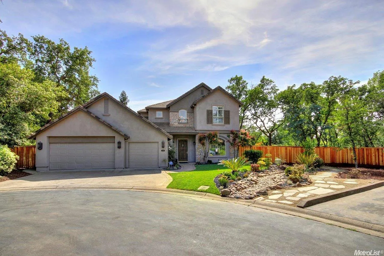 221 Cuddington Ct photo 1