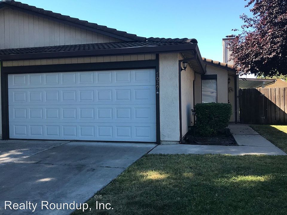 1st image of 7029 Village Green Dr
