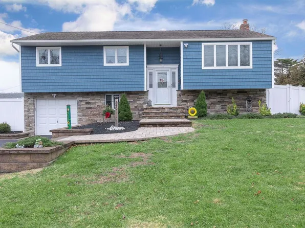 240 Northern Boulevard, Saint James, NY 11780