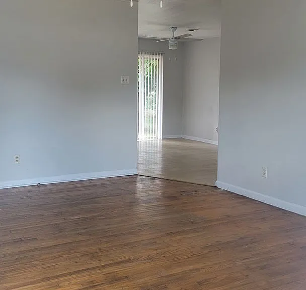 615 W Avenue A — Photo 2