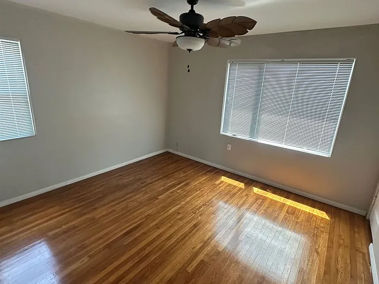 4462 Santa Monica Ave — Photo 23