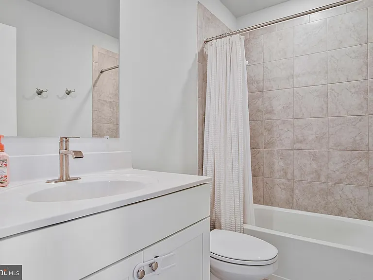 2764 Bridgewater Dr — Photo 26