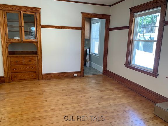 4th image of 40 Sterling Rd