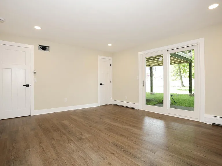 415 Goffle Rd — Photo 25