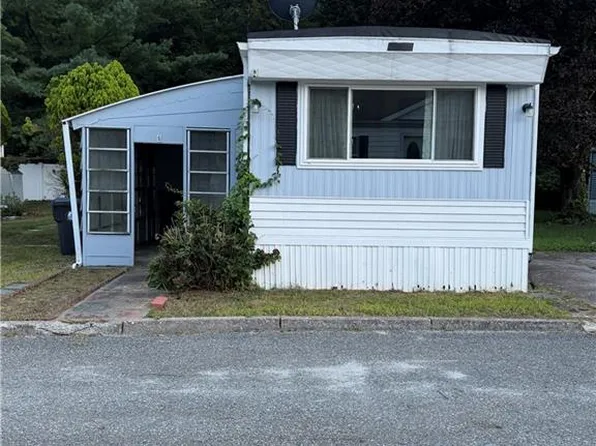 27 Woodward Rd Trlr 5, Lincoln, RI 02865