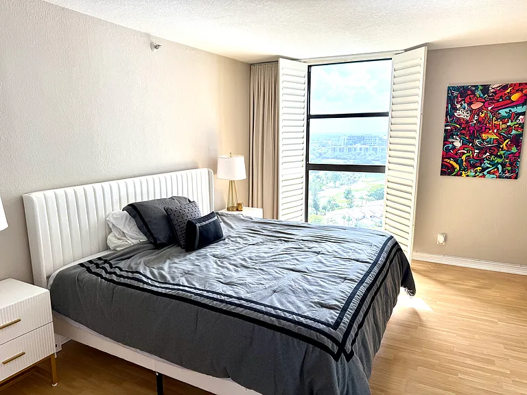 20355 NE 34th Ct — Photo 4