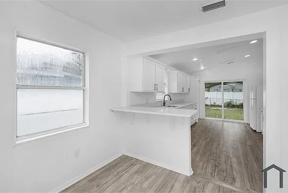 3 bed, 1000 sqft, $2,690 — Photo 4