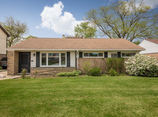 936 E Villa Dr, Des Plaines, IL