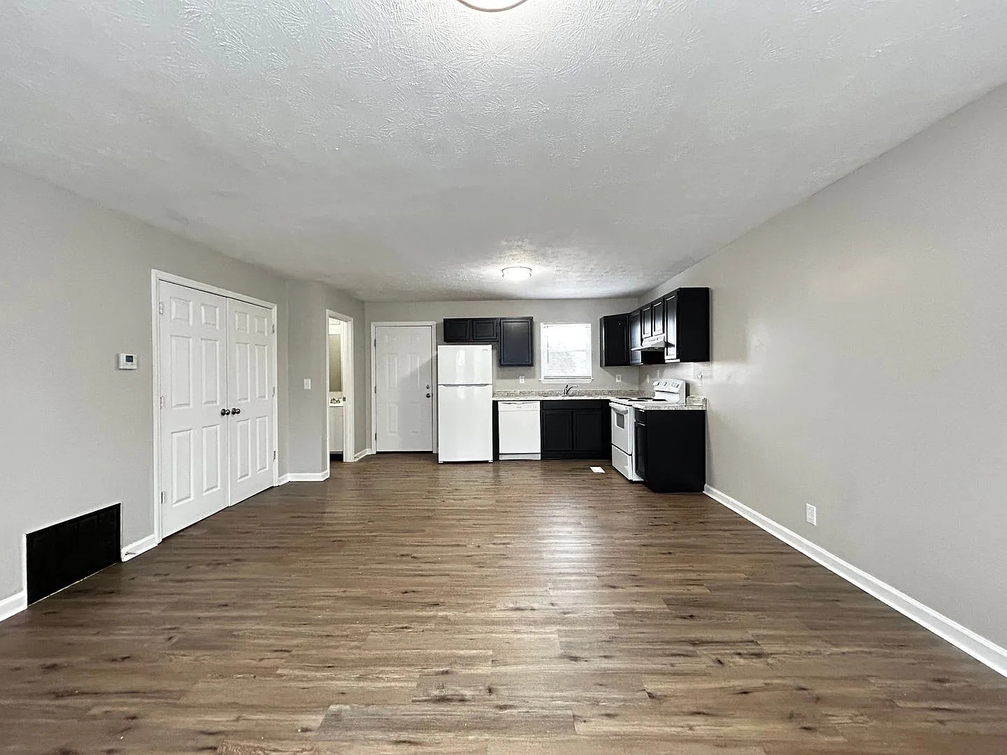 Bainbridge Townhomes — Photo 1