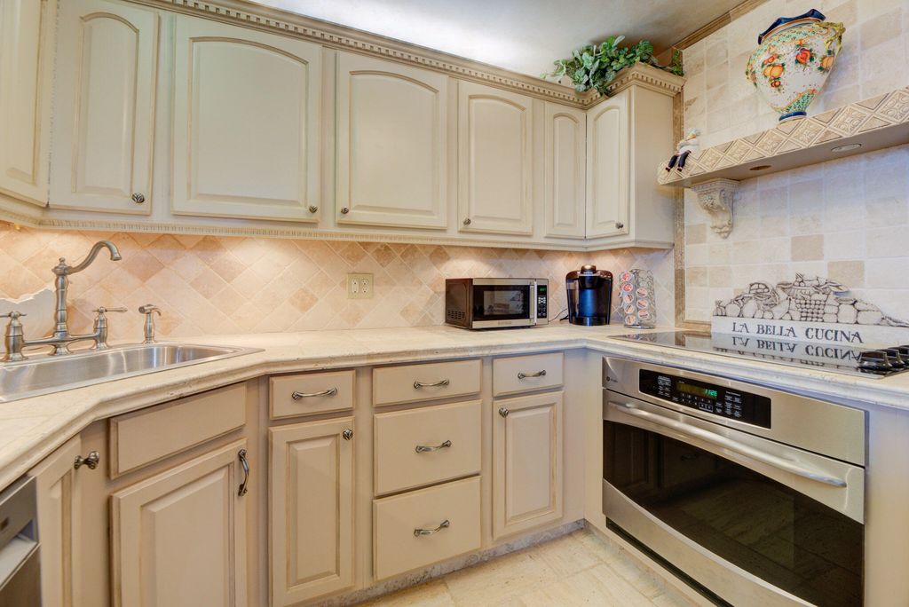 305 N Pompano Beach Boulevard #1404, photo 7