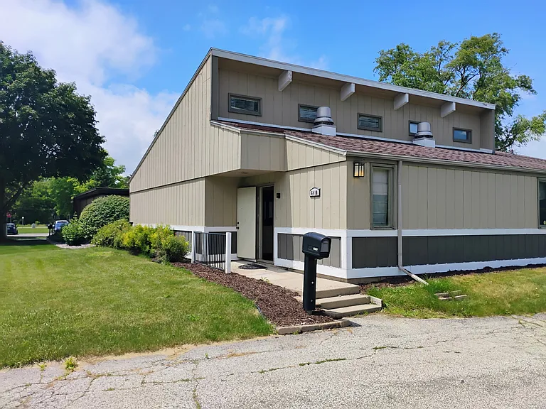 6410 Normandy Dr — Photo 1