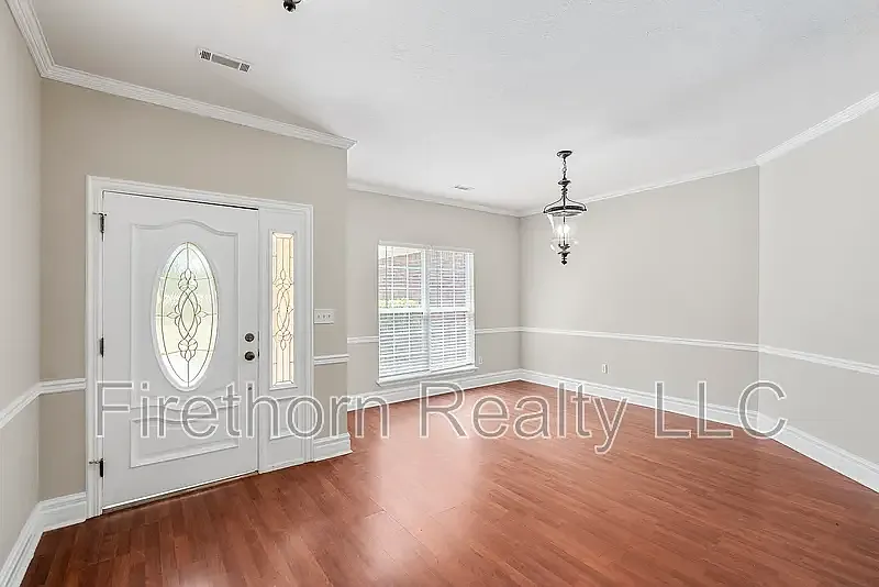 3 bed, 2.0 bath, 1745 sqft, $2,200 — Photo 4