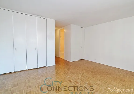 Rented by City Connections Realty | media 26