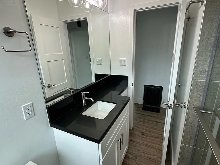 137 E D St — Photo 13