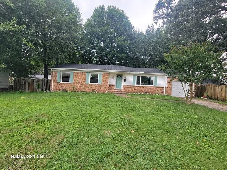 512 S Kings Point Rd — Photo 2