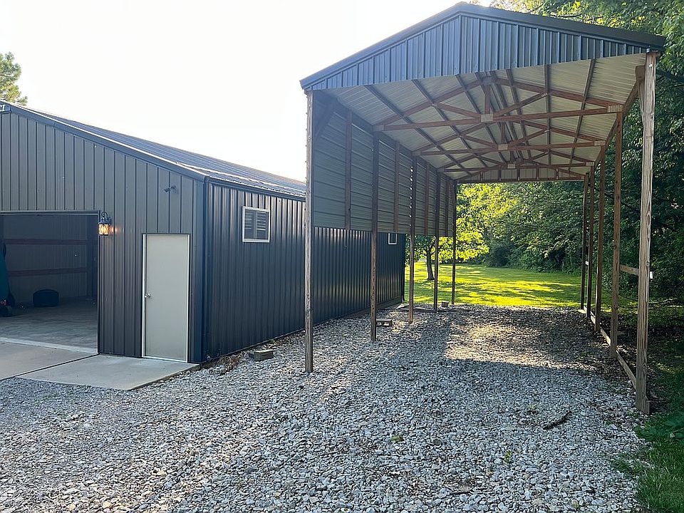 2nd image of 425 Blue Earth Ln