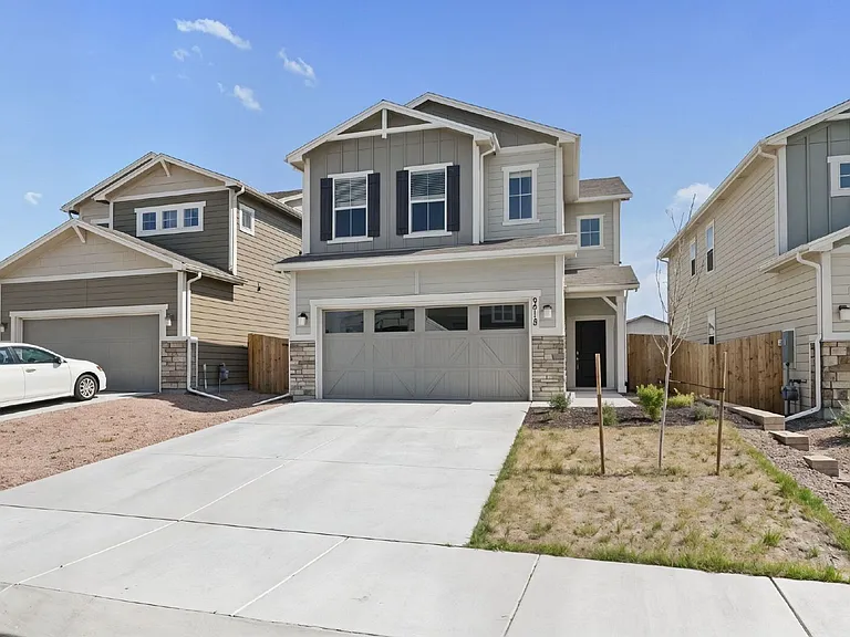 8418 Blue Feather Loop — Photo 2