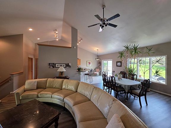 3rd image of 125 Meadow Ridge Ln