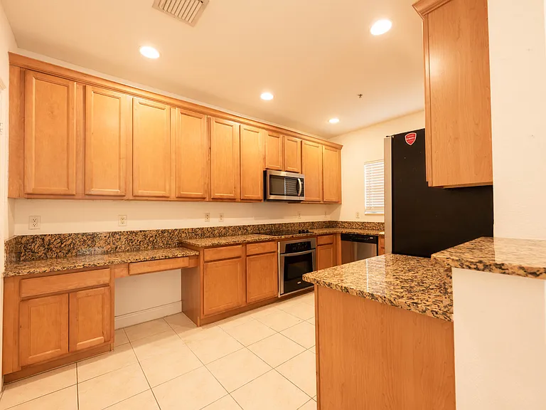 530 S Federal Hwy #8 — Photo 14
