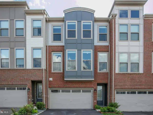 42492 Dogwood Glen Sq, Sterling, VA 20166