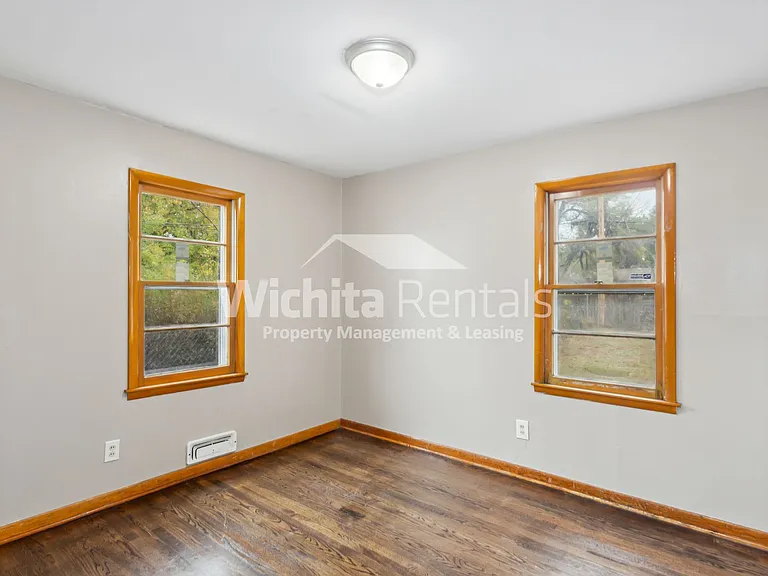 2920 W Taft St — Photo 11