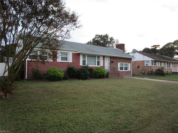 14 Woodburn Dr, Hampton, VA 23664