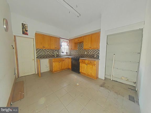 4th image of 1708 N Lambert St