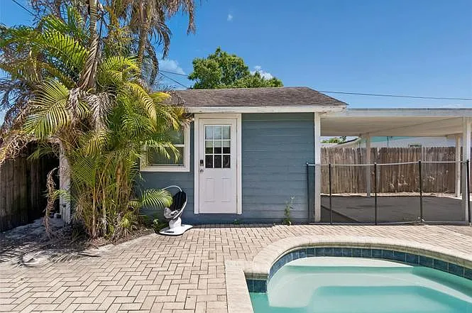 310 E Paris St — Photo 20
