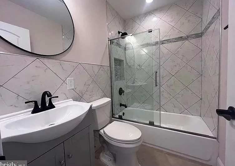 587 Bath St #3 — Photo 15