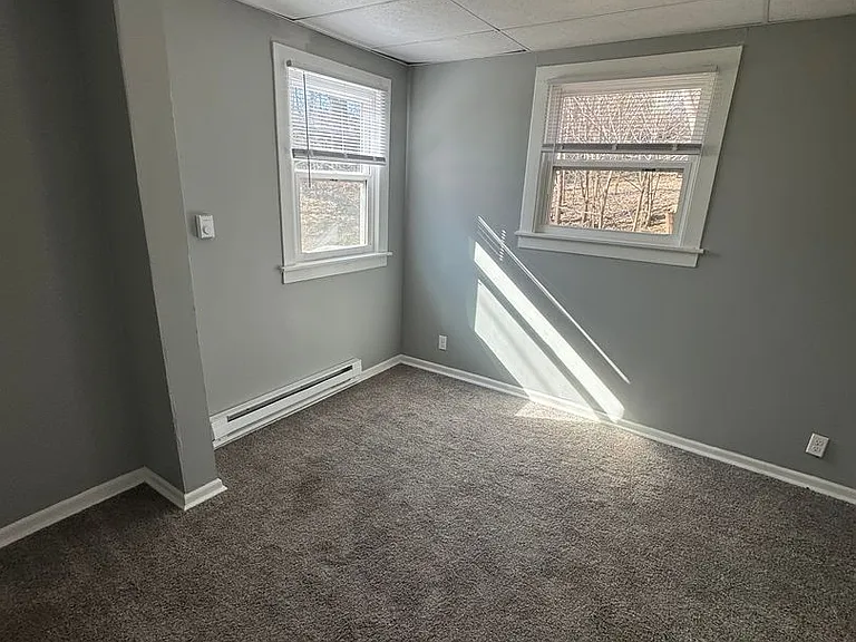 524 Lincoln Ct — Photo 2