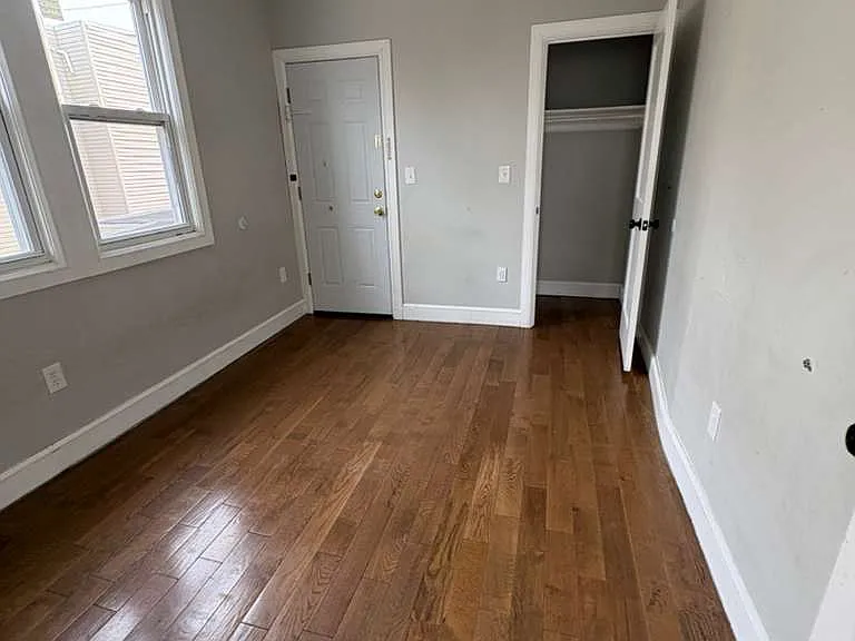 649 Grove St #3L — Photo 4