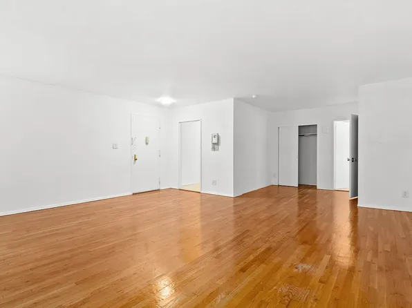 221 East 82nd Street image 1 of 5