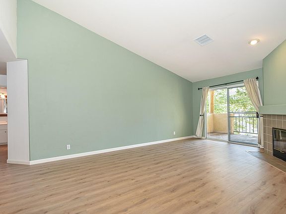 4th image of 550 Camino De La Reina Unit 314