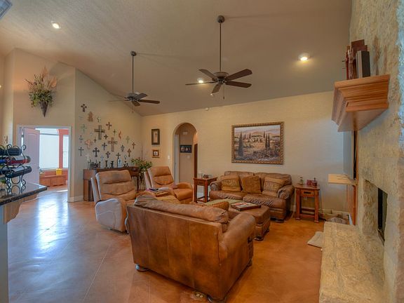 3rd image of 1010 Laurel Oak Cir
