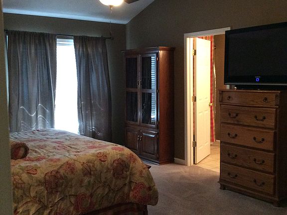 4th image of 74 Farmview Ave
