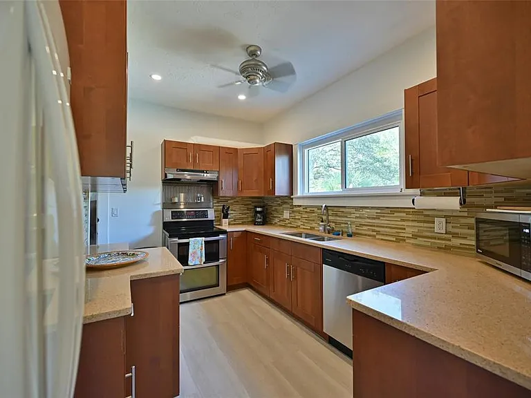 2408 Hillview St — Photo 12