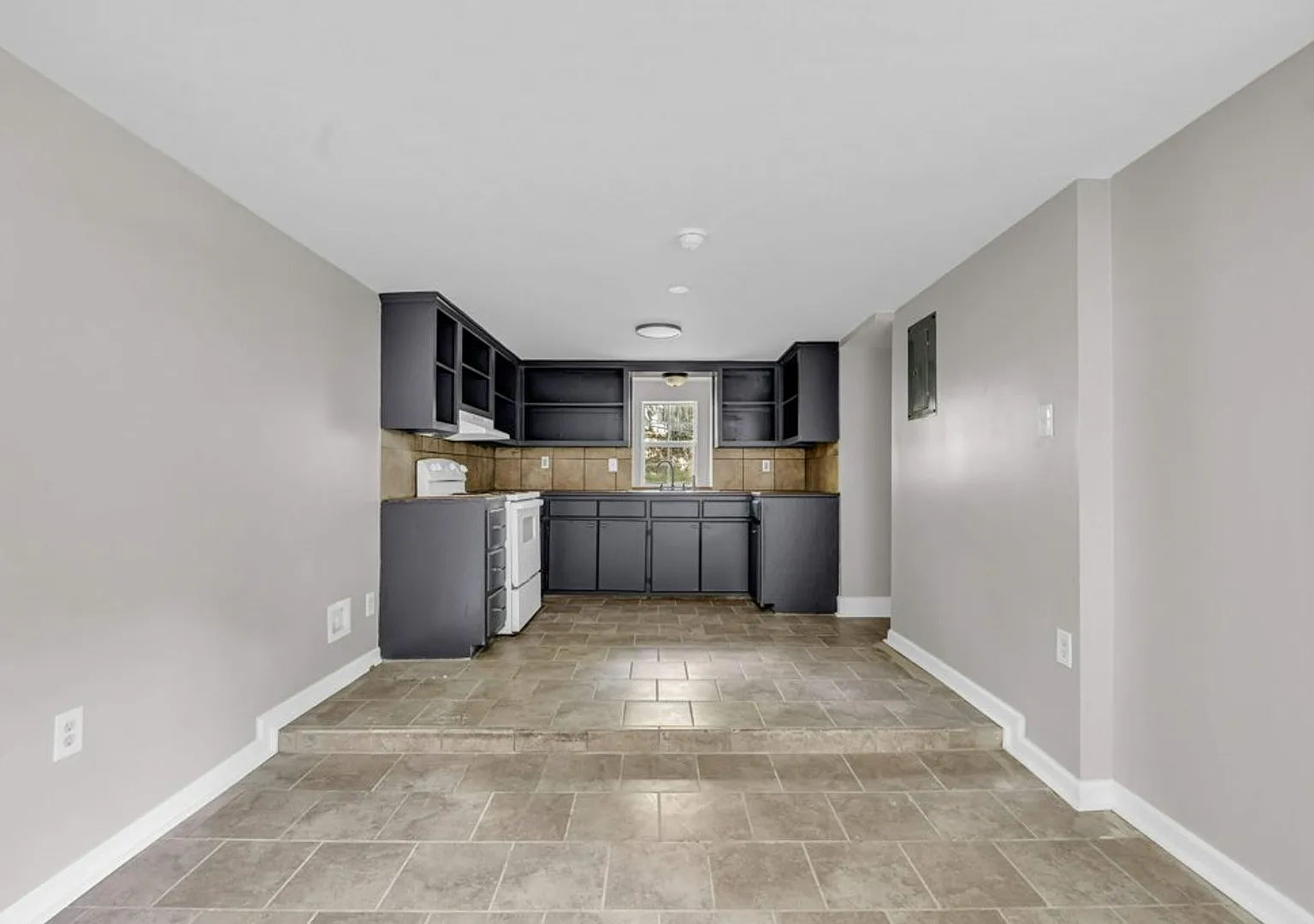 338 N Church St — Photo 2