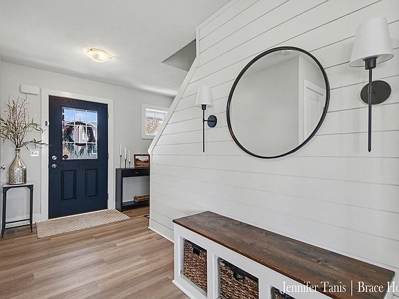 3rd image of 5918 Farmview Dr