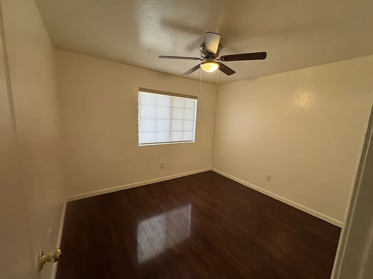 1727 E Pontiac Dr — Photo 21