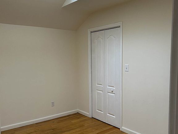 4th image of 364 Sand Ln