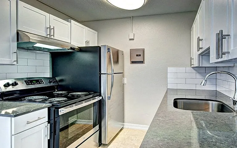 Lock Vista White Kitchen with Stainless