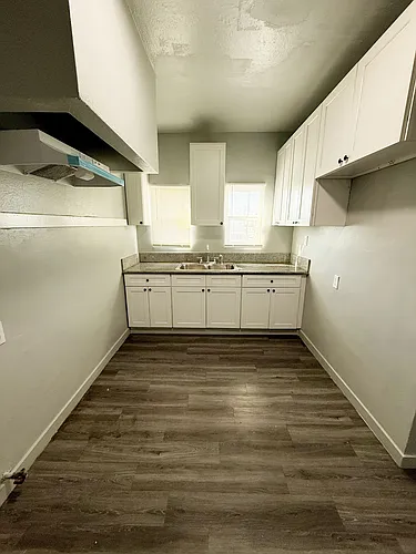 404 N Fries Ave Photo 1