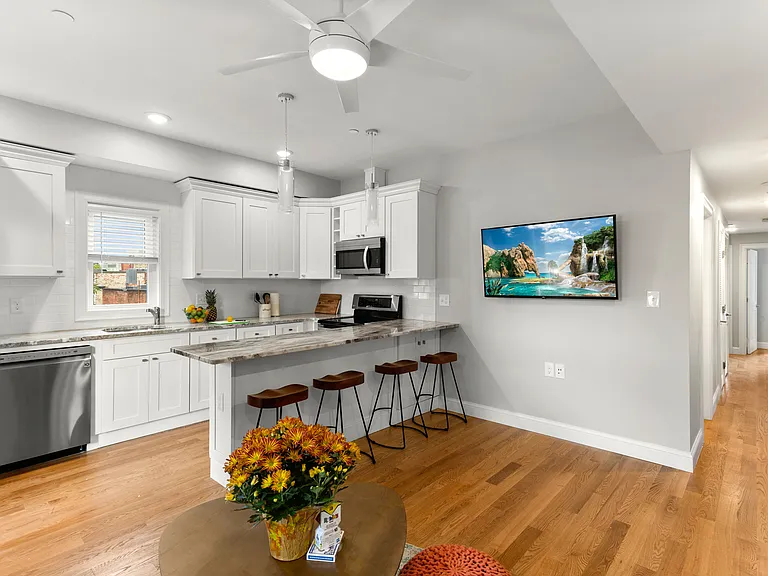 1047 Saratoga St #2 — Photo 8